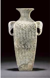 Ming Dynasty A chicken bone jade vase